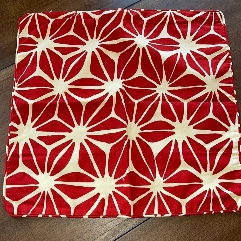 NWOT Pillow case cover Red & cream 17X 17 inches